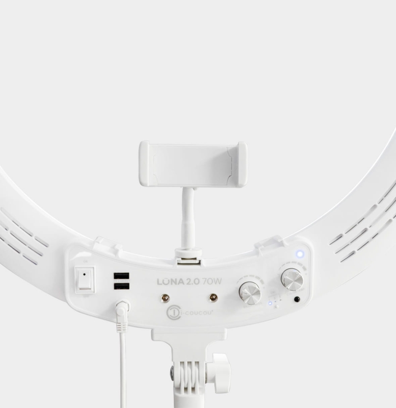 Lampa kosmetyczna LUNA RING 2.0 z zamocowanym uchwytem na telefon