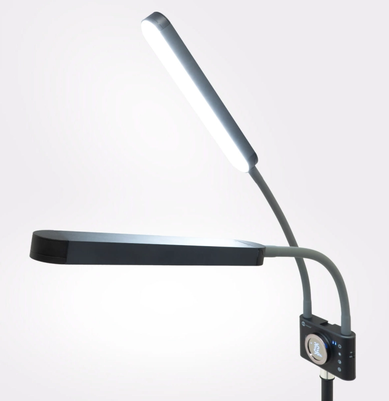 Duo Studio lampa czarna z boku pokazująca giękie ramiona i regulowany statyw 80-190cm