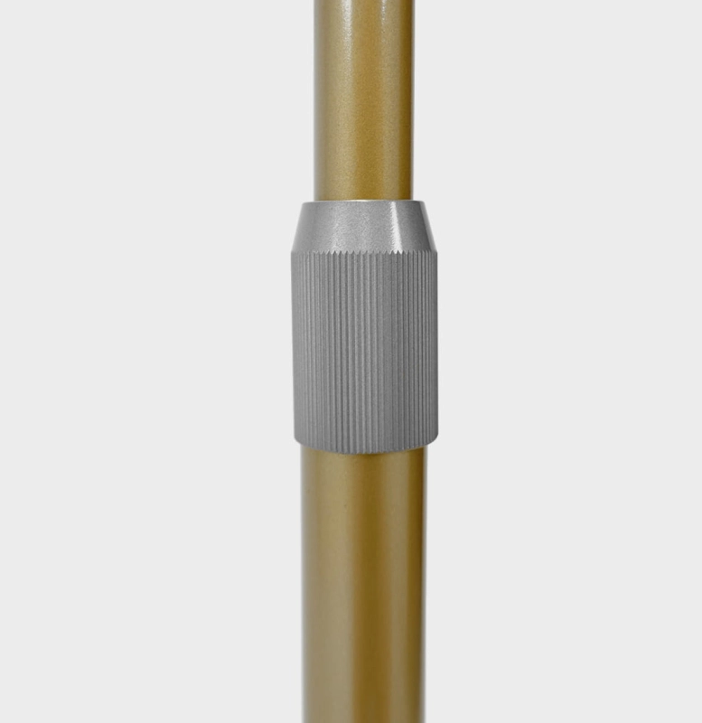 Lampa POL Moon III GOLD podczas zabiegu przedłużania rzęs w salonie kosmetycznym