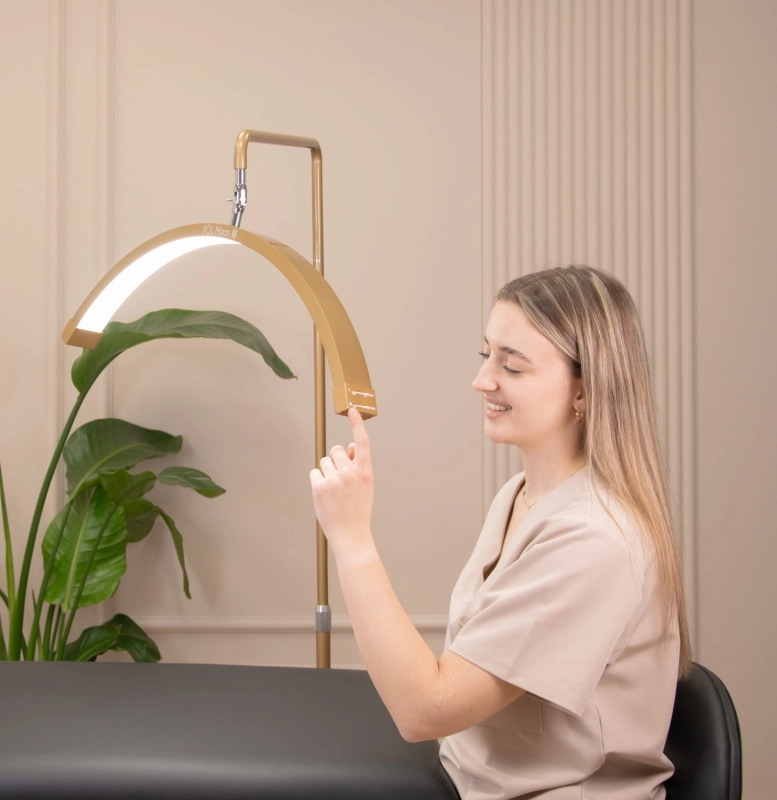 Złota lampa do przedłużania rzęs POL Moon III z regulacją wysokości 115-168cm